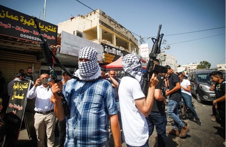 مسيرة لمقاومين واشتباك مسلح على حاجز للاحتلال بجنين (شاهد)