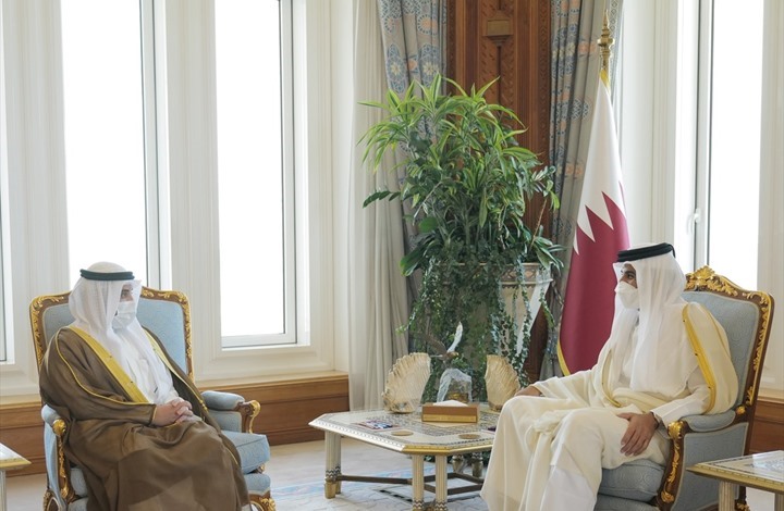 أمير قطر يبحث قضايا إقليمية مع وزير خارجية الكويت (شاهد)