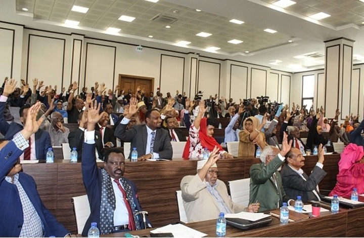 مرشحون للرئاسة بالصومال يرفضون آلية انتخاب "مجلس الشعب"