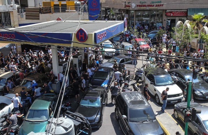 غضب في لبنان.. وإيران تعلّق على ملف توريد الوقود