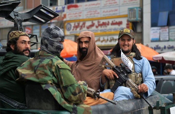 طالبان تعقد مشاورات لتشكيل الحكومة وتصدر عدة قرارات