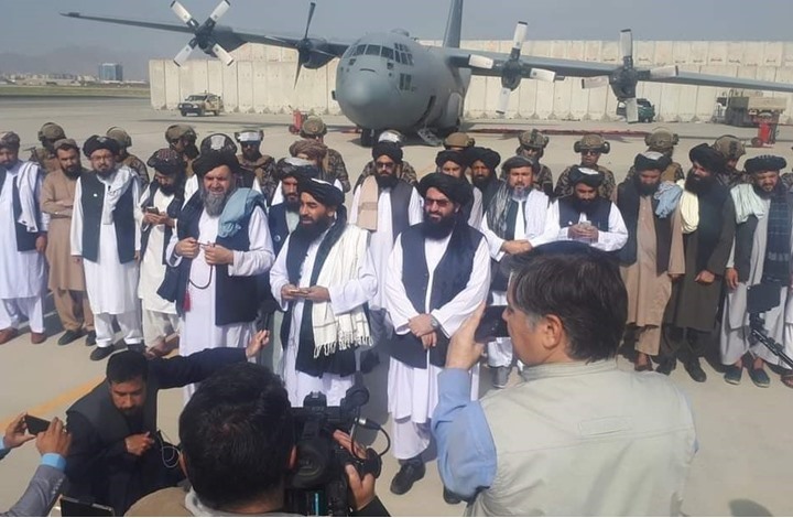 طالبان: هزيمة أمريكا درس لكل الغزاة.. الأخيرة تعلّق عمل سفارتها