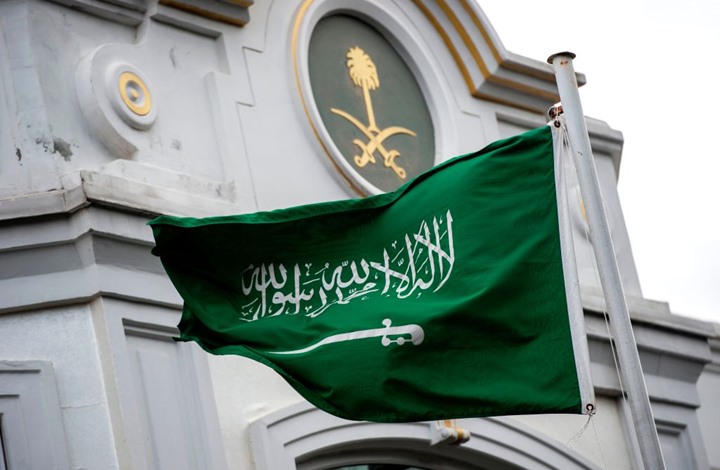 السعودية: تحقيق مع 4 ضباط بقضية رشاوى بقيمة 57 مليون دولار
