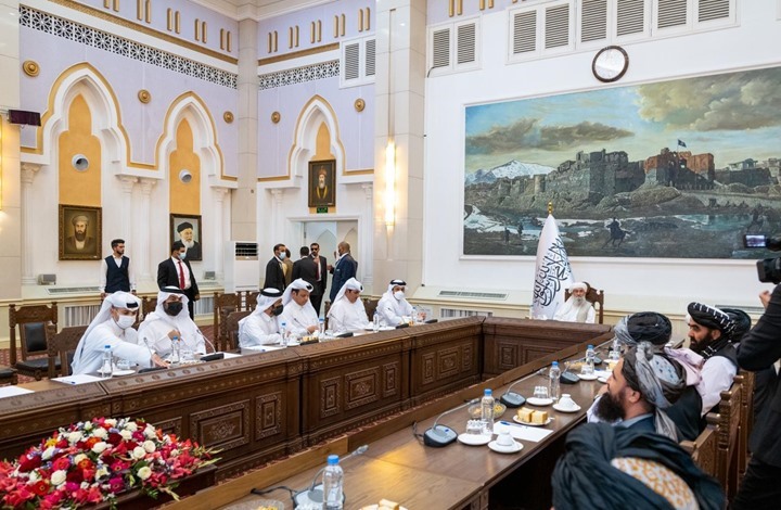 وزير خارجية قطر يزور كابول ويلتقي برئيس حكومة طالبان