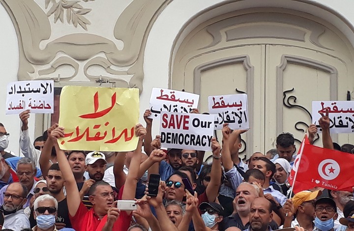 الآلاف في تونس يهتفون ضد انقلاب سعيّد (شاهد)