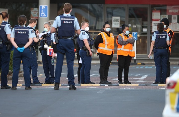 الشرطة النيوزيلندية تقتل مهاجما بسكين بعد جرحه 6 أشخاص
