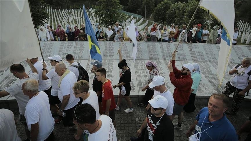 البوسنة.. انتهاء "مسيرة السلام" لإحياء ذكرى مذبحة "سربرينيتسا"