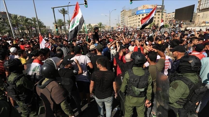 العراق.. استدعاء أكثر من 100 ضابط وعنصر أمن في "مقتل متظاهرين"