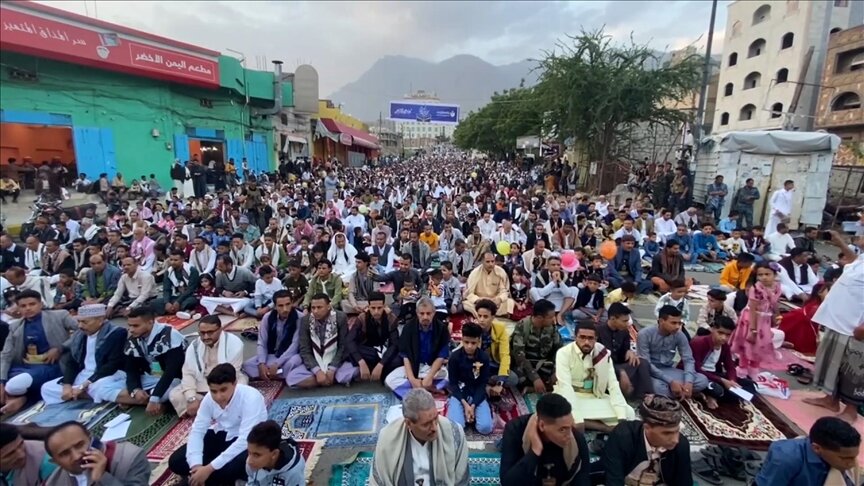 رغم جروح الحرب.. اليمنيون في صنعاء متمسكون بأجواء العيد