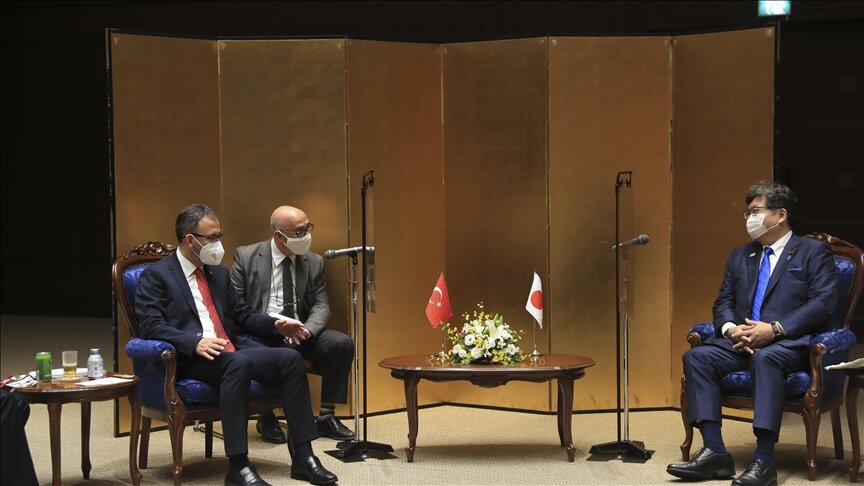 وزير الشباب والرياضة التركي يلتقي نظيره الياباني في طوكيو