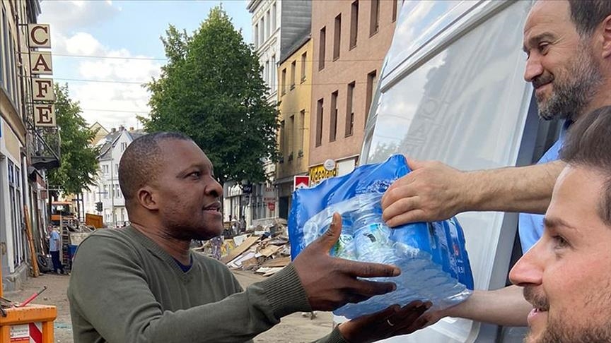 ألمانيا.. "ديتيب" التركي يوزع مساعدات على متضرري الفيضانات