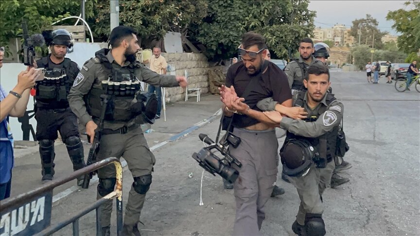 إسرائيل تقمع ندوة بالقدس وتعتقل 4 فلسطينيين بينهم صحفيان