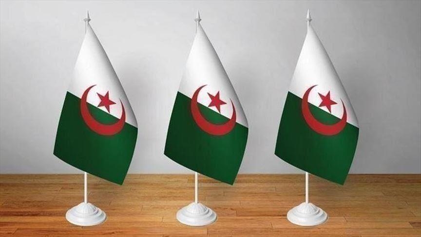 الجزائر.. عفو رئاسي عن 100 موقوف وسجين من ناشطي الحراك