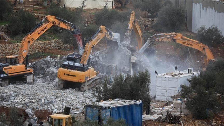 إسرائيل تهدم منشآت 11 أسرة فلسطينية شرق رام الله