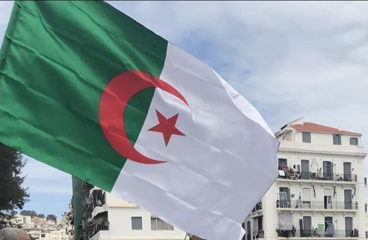 الجزائر تنفي مطاردة غواصة إسرائيلية غرب "المتوسط"