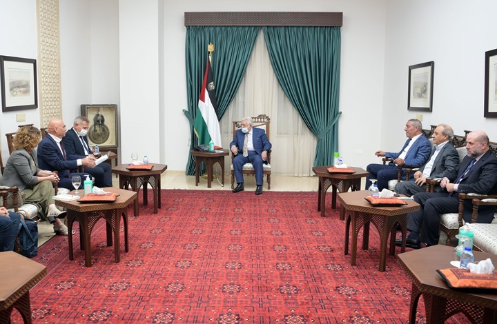 عباس يلتقي وزيرين إسرائيليين.. وشاكيد تزور الإمارات