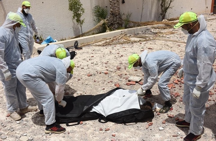 انتشال رفات 10 جثث من مقبرتين بمكب للقمامة بترهونة