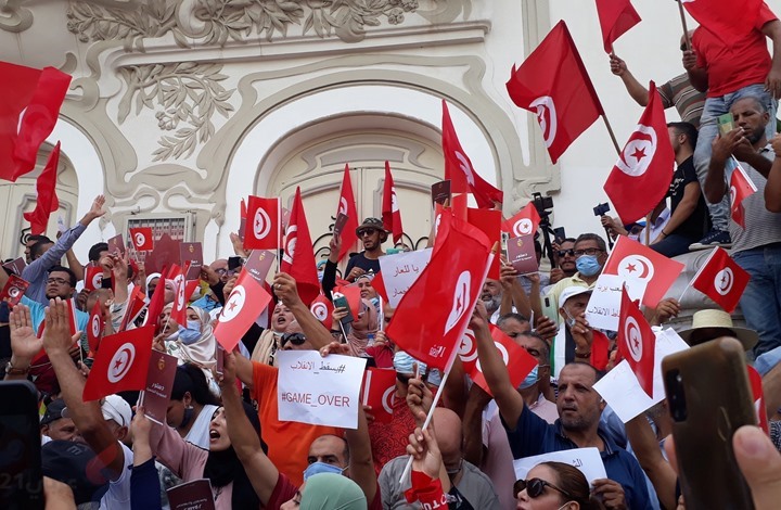 مظاهرات بتونس تطالب بتنحي سعيّد وإنهاء انقلابه (شاهد)