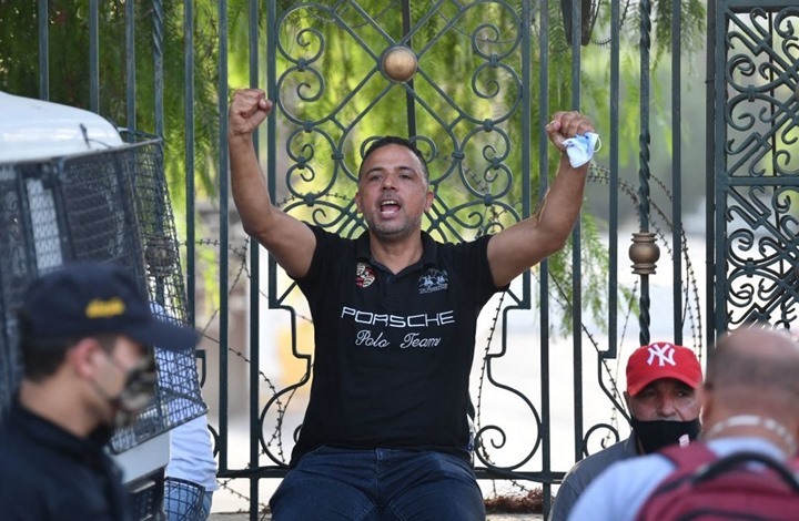 محكمة تونسية تصدر بطاقة إيداع بالسجن بحق النائب مخلوف