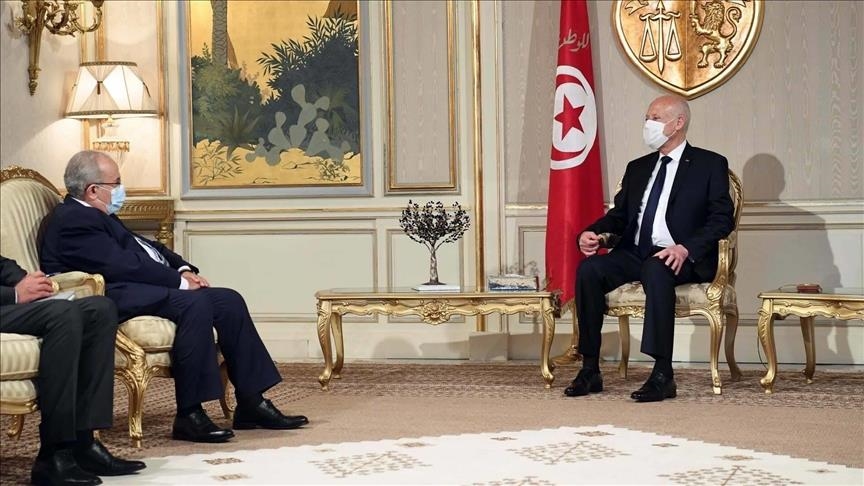 تونس.. وزير خارجية الجزائر ينقل لسعيد رسالة من تبون
