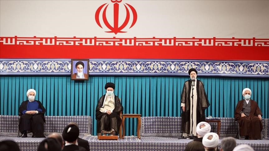 خامنئي ينصب "رئيسي" رئيسا لإيران