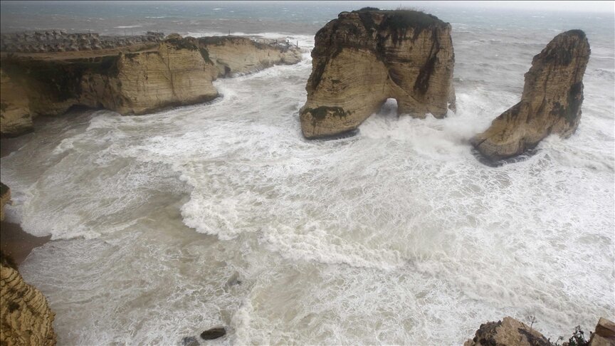 شواطئ لبنان يحاصرها التلوث.. لا حلول في الأفق (تقرير)