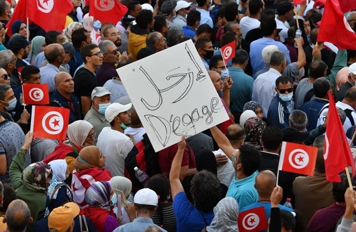 "ارحل" تدوّي مجددا بشوارع تونس.. هل يستجيب سعيّد؟ (شاهد)