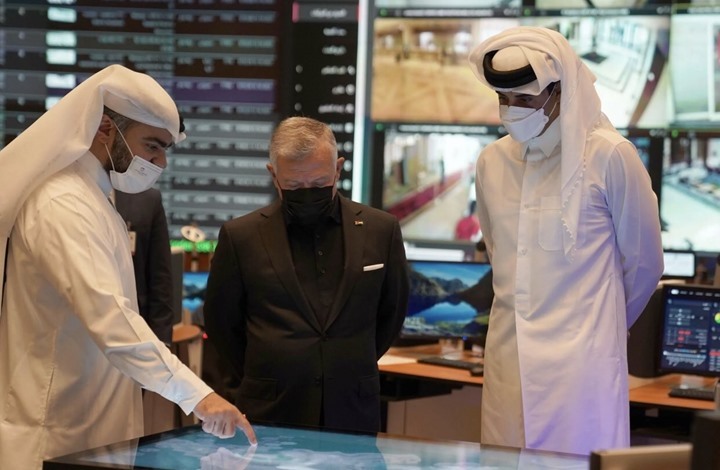 تداول فيديو لأمير قطر وملك الأردن في أحد مطاعم الدوحة