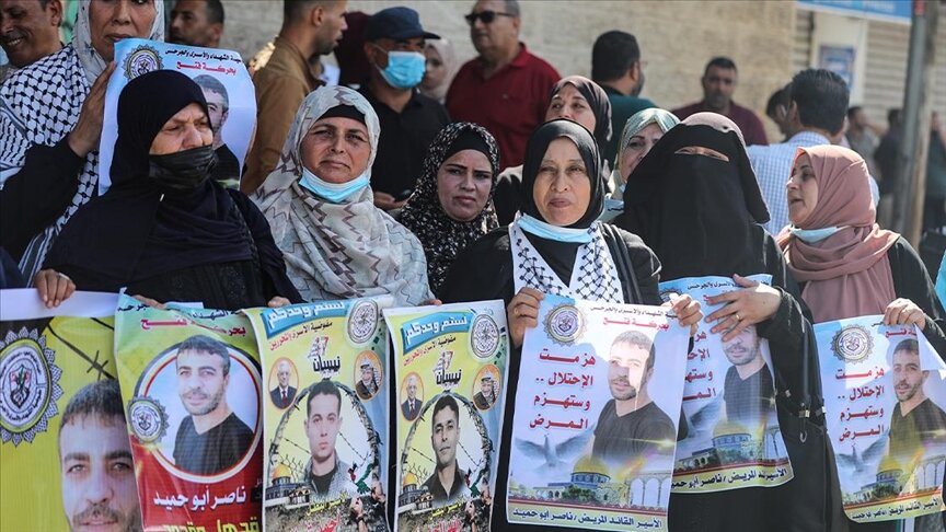غزة.. وقفة دعما للمعتقلين المضربين عن الطعام بسجون إسرائيل