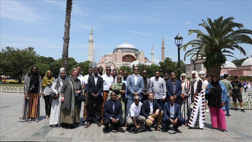 "يونس إمره" يناقش تجارب الصوماليين المقيمين في تركيا