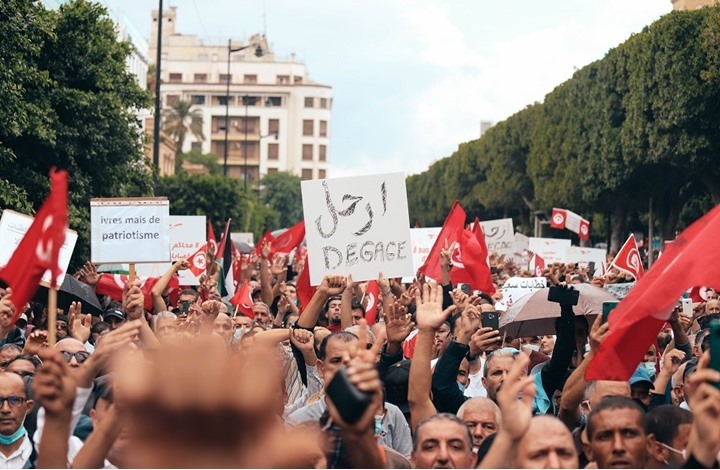 استطلاع: 51% من التونسيين يرفضون انقلاب قيس سعيد