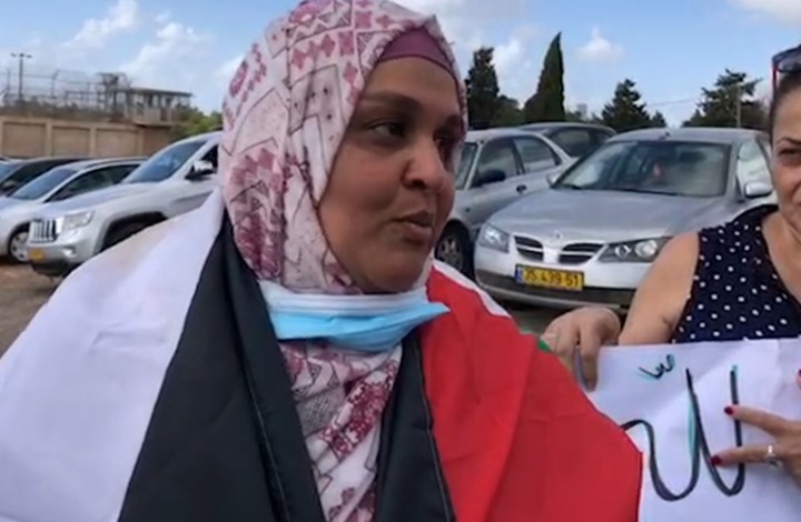 الاحتلال يفرج عن أسيرة بعد 6 سنوات ويحرمها من لقاء أطفالها