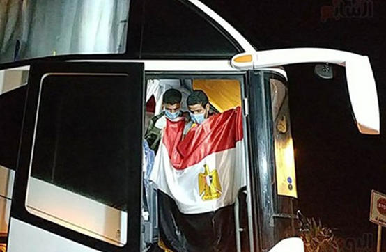 23 عاملا يعودون إلى مصر بعد اختطافهم في ليبيا