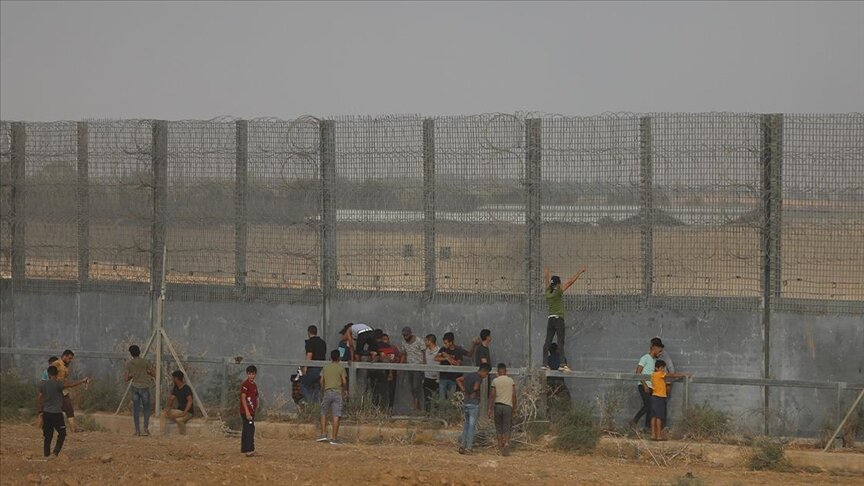 إعلام عبري: الجيش الإسرائيلي ينشر قناصة على حدود غزة