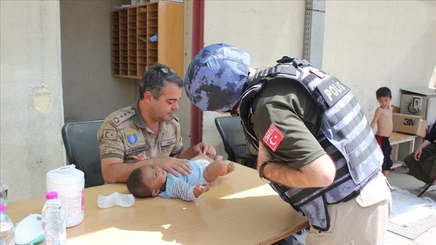 الجيش التركي يمد يد العون للأطفال في كابل