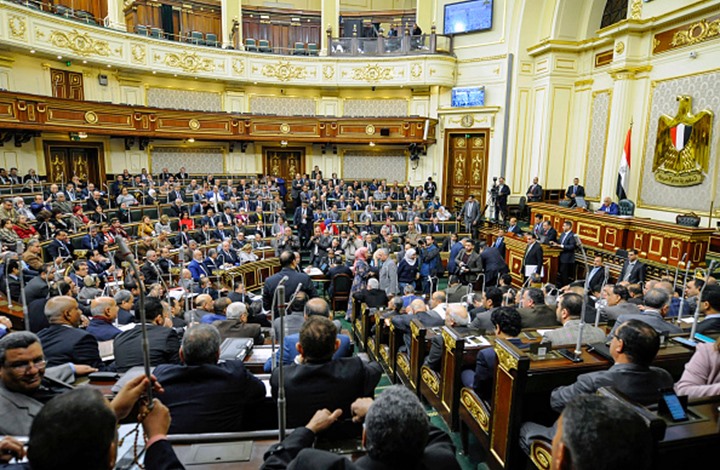 برلمان السيسي يكرس سطوة الجيش واستمرار محاكمة المدنيين