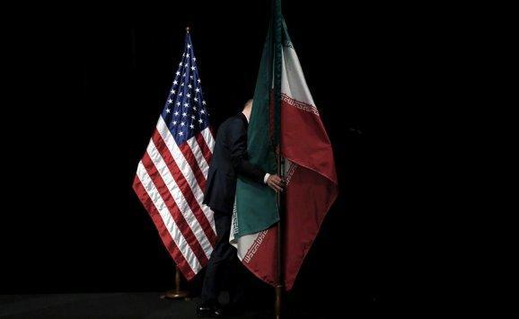 إيران تفرج عن ضابط أميركي بعد عامين من اعتقاله