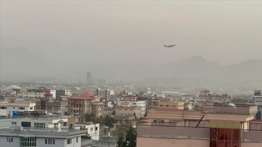 نجاة طائرة إيطالية من نيران أُطلقت لتفريق حشود بمحيط مطار كابل