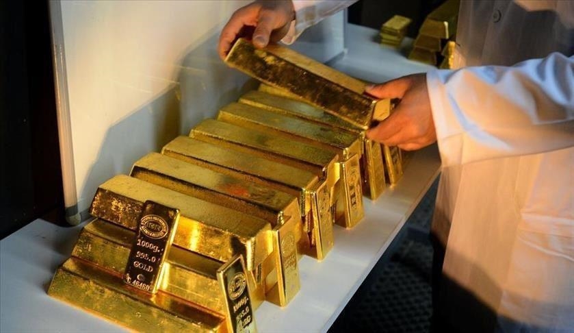 الذهب يقفز فوق 1800 دولار مستفيدا من تراجع العملة الأمريكية