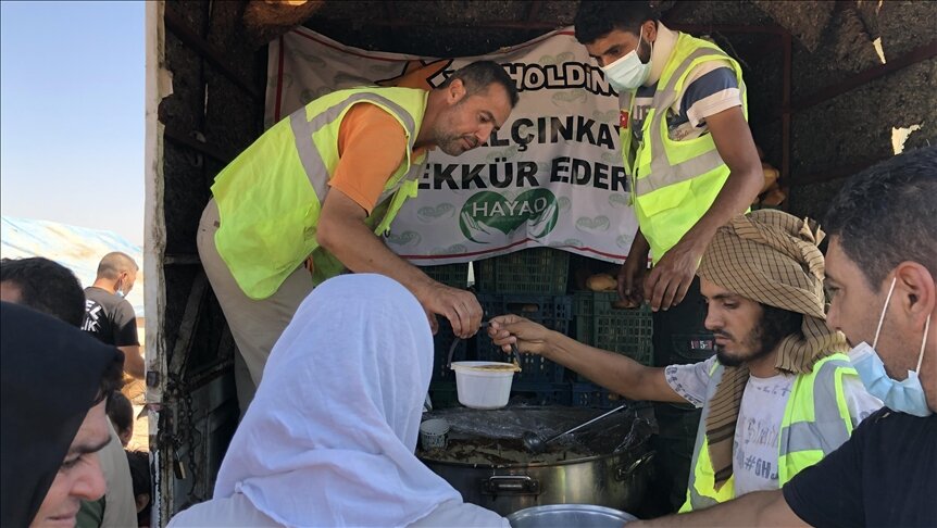 جمعية تركية تقدم الطعام الساخن لـ 1000 سوري يوميا