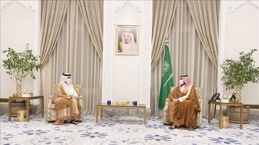 ولي عهد السعودية يتسلم رسالة من أمير قطر حول تعزيز العلاقات