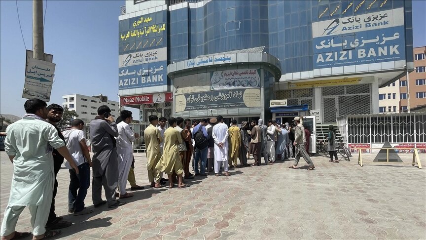 رئيس المركزي الأفغاني يحذر من تضخم وأزمة اقتصاد محلية