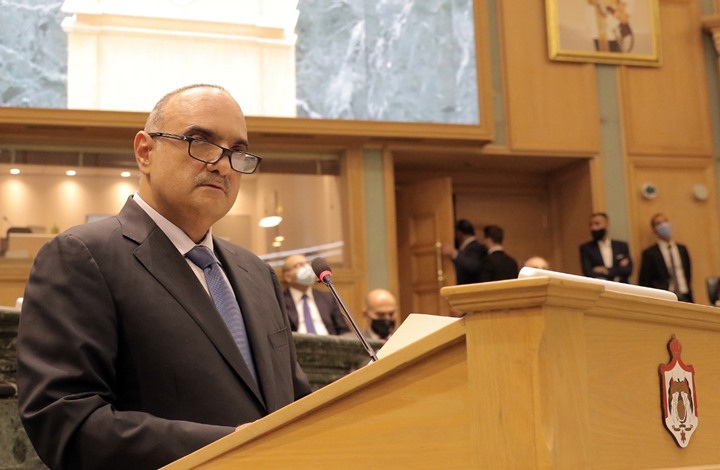 محامي مواطن أردني يطلب عرض رئيس الوزراء على طبيب نفسي