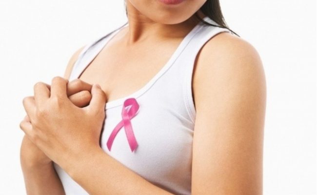 أول علامات سرطان الثدي ظهورًا