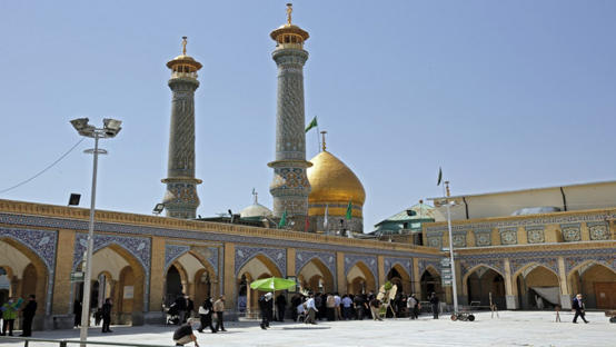 إيران تعيد فتح مزارات دينية رئيسية