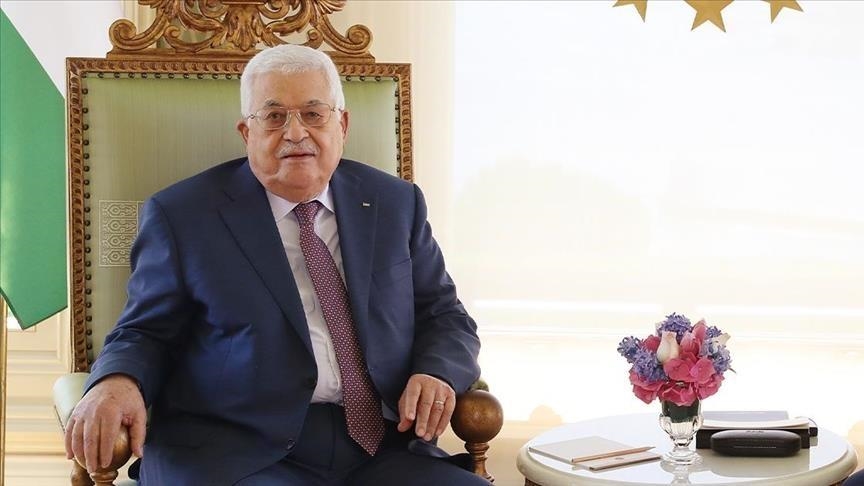 لأول مرة.. عباس يلتقي وزير الدفاع الإسرائيلي في رام الله