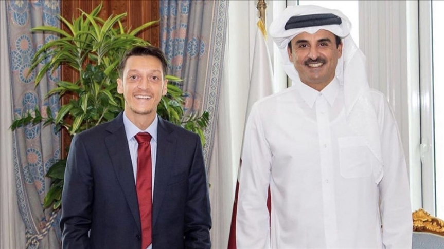 الدوحة.. أمير قطر يستقبل نجم كرة القدم مسعود أوزيل