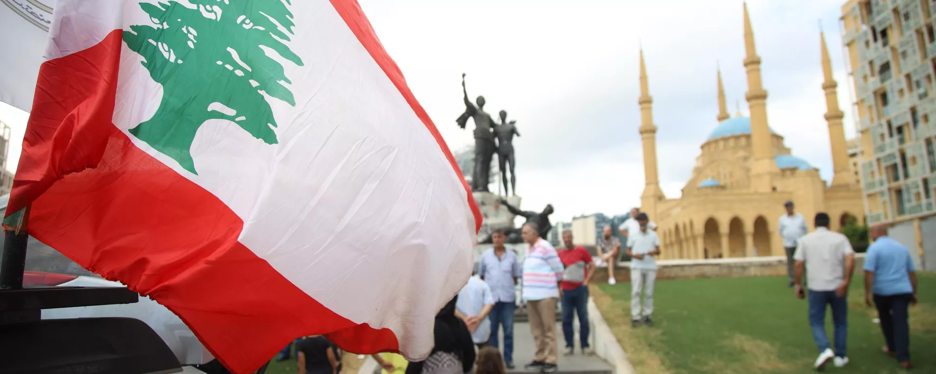 العسكريون المتقاعدون يتظاهرون أمام البرلمان اللبناني رفضا لإقرار الموازنة - سبوتنيك عربي, 1920, 22.12.2022