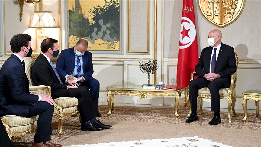 وفد أمريكي يدعو لعودة المسار الديمقراطي بتونس