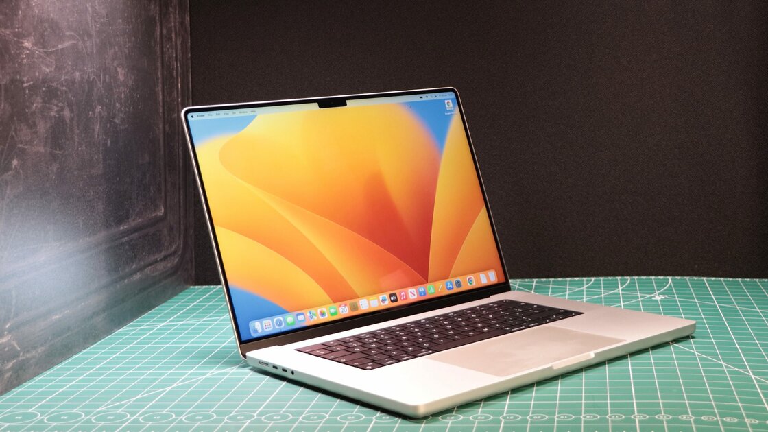 لاتستخدم مدخراتك بعد - شائعات MacBook Pro تشير إلى تصميم جديد كلياً في 2025